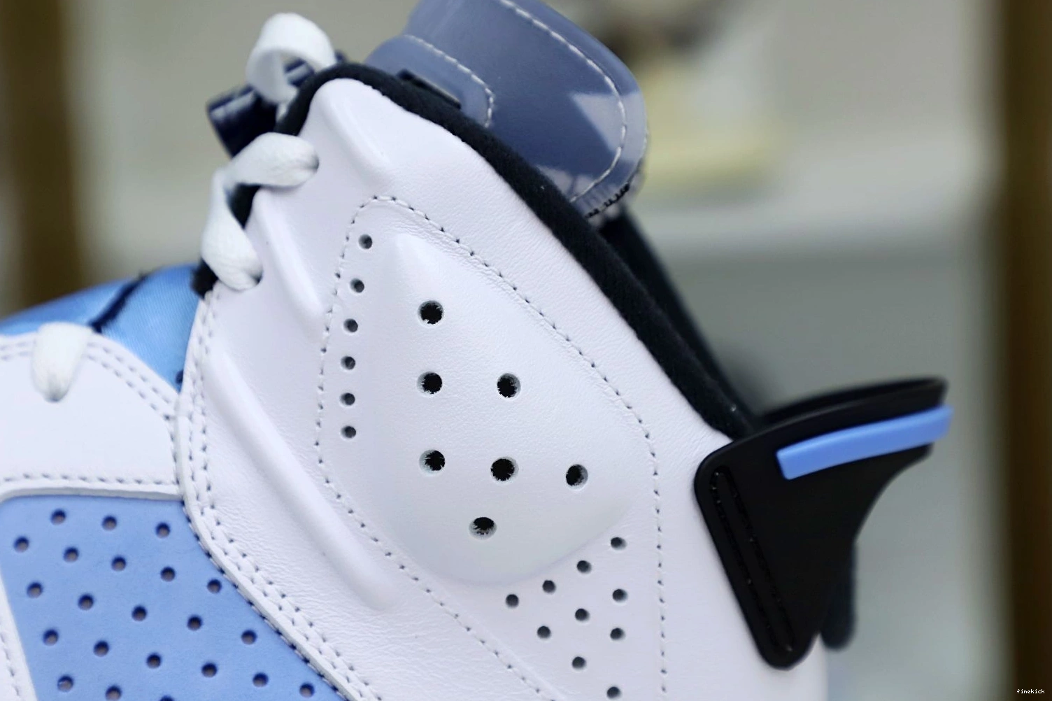 RETRO HOME' AIR 6 JORDAN 'UNC 0825